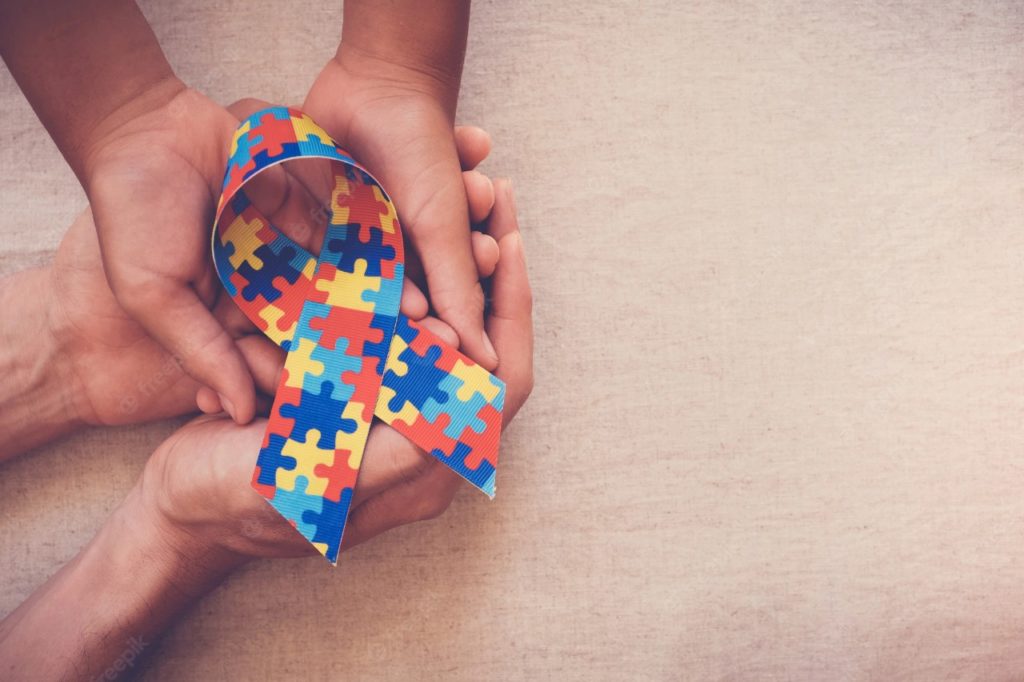 Alunos autistas, vítimas de preconceito, têm auxílio de defensores públicos